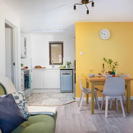 Quiet Family-friendly 250 Metres From Beach And Town *